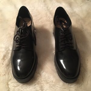 Black dress shoes